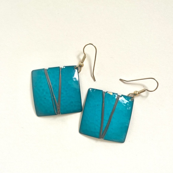 1980s vintage turquoise square dangling earrings with gold wire accents - Picture 11 of 15